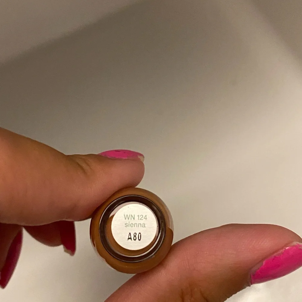 NWOT Clinique Even Better All-over Concealer + Eraser Wn 124 Sienna 0.2 oz/ 6 ml